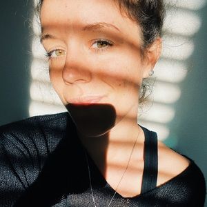 Meet your Posher, Mona